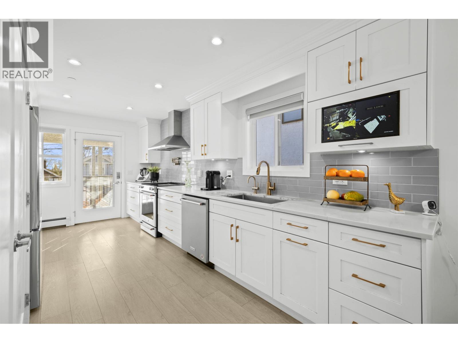 870 W 59th Avenue, Vancouver, British Columbia  V6P 1X7 - Photo 11 - R3080125