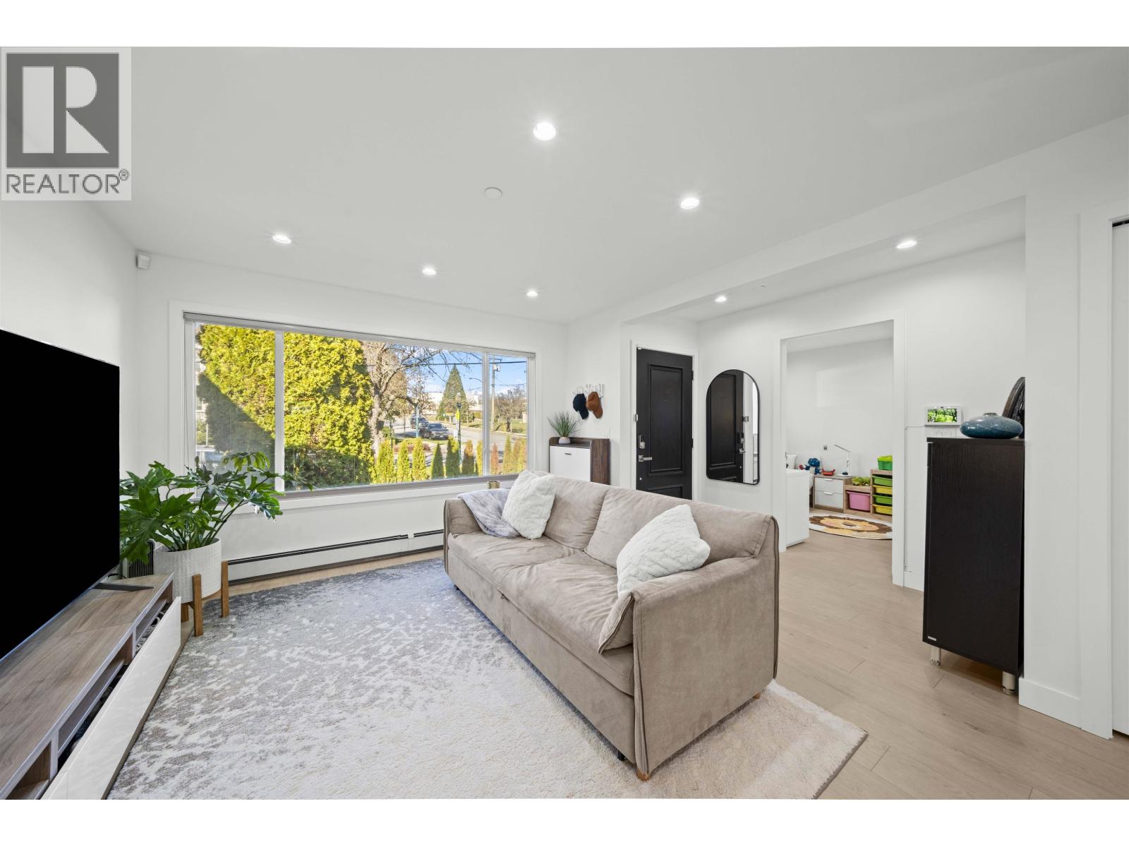 870 W 59th Avenue, Vancouver, British Columbia  V6P 1X7 - Photo 4 - R3080125