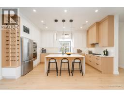 2717 HENRY STREET, Port Moody, British Columbia