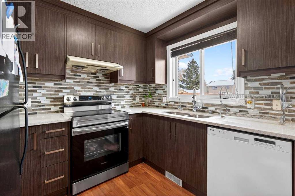 214 Martinwood Place Ne, Calgary, Alberta  T3J 3H6 - Photo 14 - A2274044