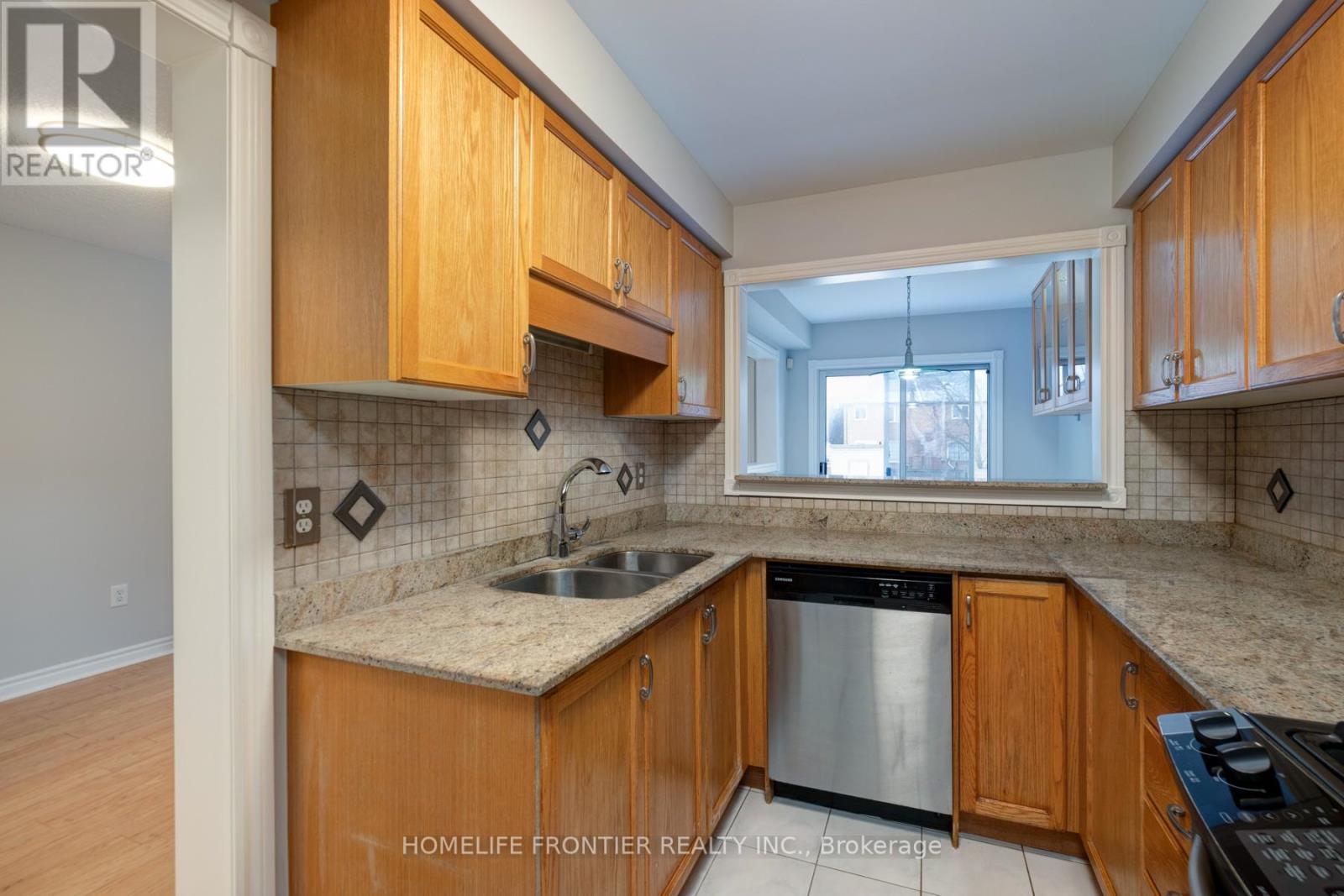 247 Humberland Drive, Richmond Hill, Ontario  L4E 3T4 - Photo 6 - N12701636