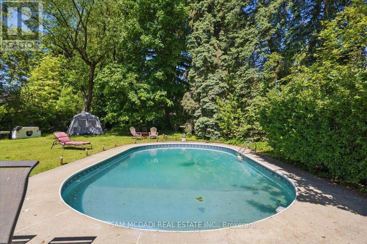 1571 Yew Street, Mississauga, Ontario  L5H 2C1 - Photo 12 - W12701634