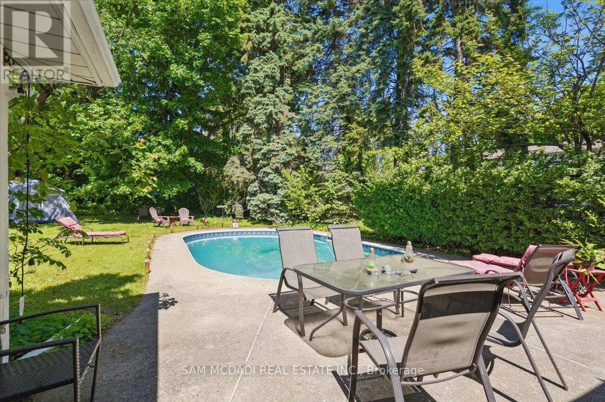 1571 Yew Street, Mississauga, Ontario  L5H 2C1 - Photo 13 - W12701634