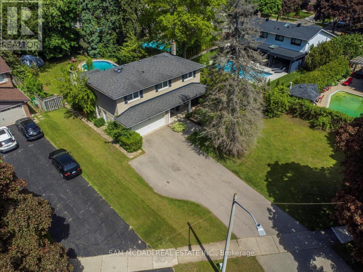 1571 Yew Street, Mississauga, Ontario  L5H 2C1 - Photo 17 - W12701634