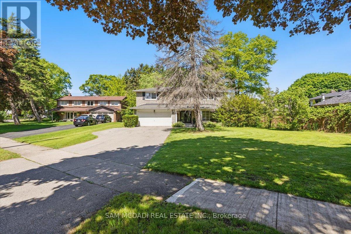 1571 Yew Street, Mississauga, Ontario  L5H 2C1 - Photo 2 - W12701634