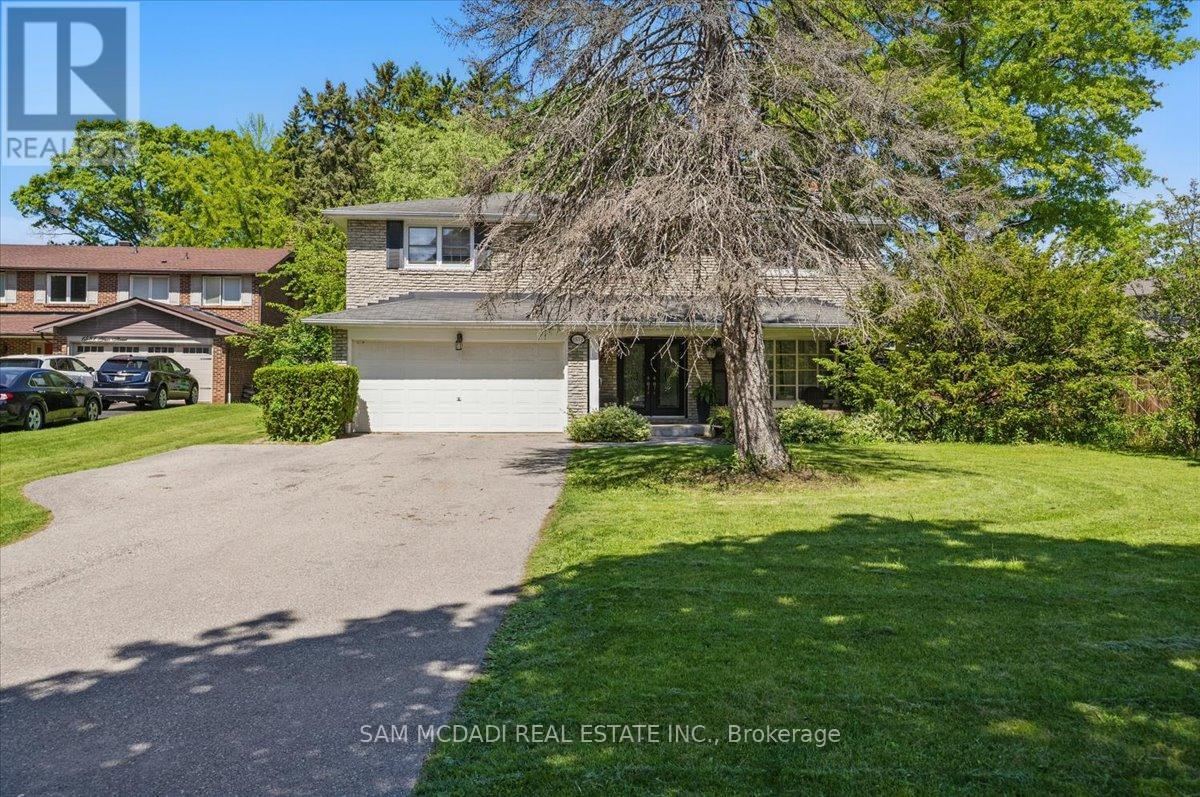 1571 Yew Street, Mississauga, Ontario  L5H 2C1 - Photo 3 - W12701634