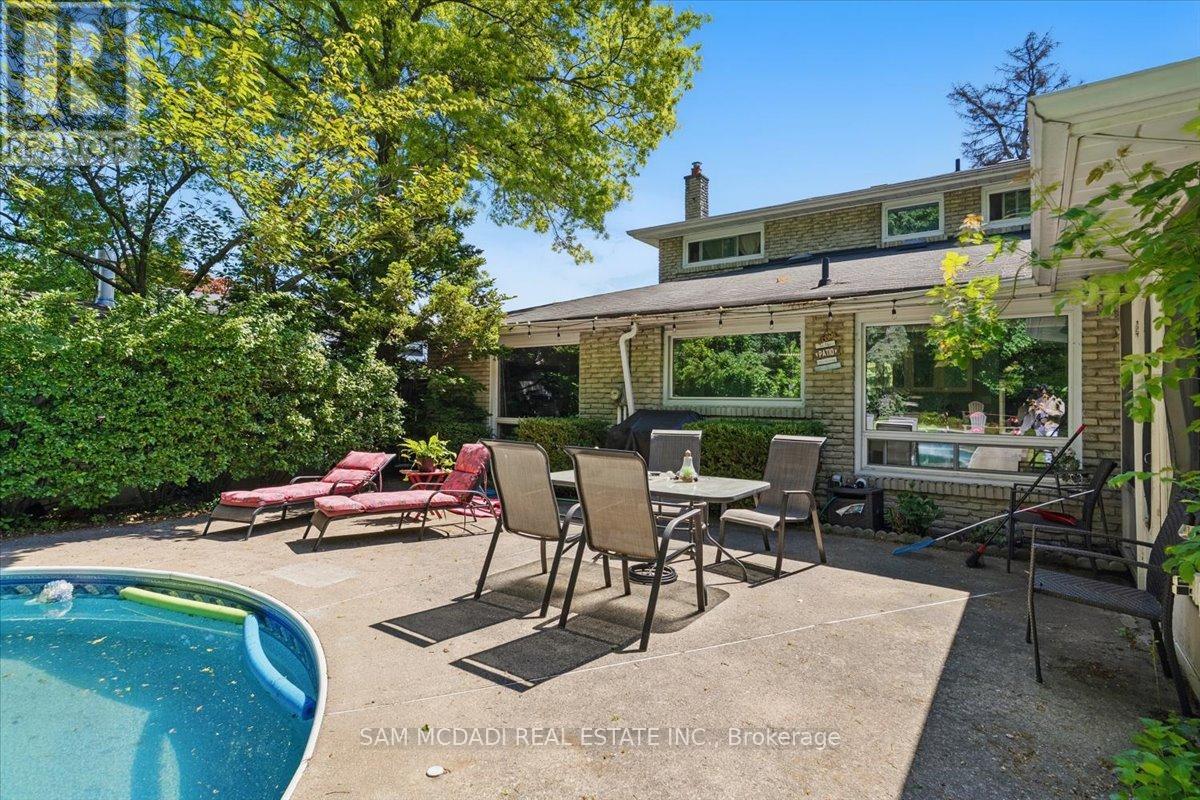 1571 Yew Street, Mississauga, Ontario  L5H 2C1 - Photo 7 - W12701634