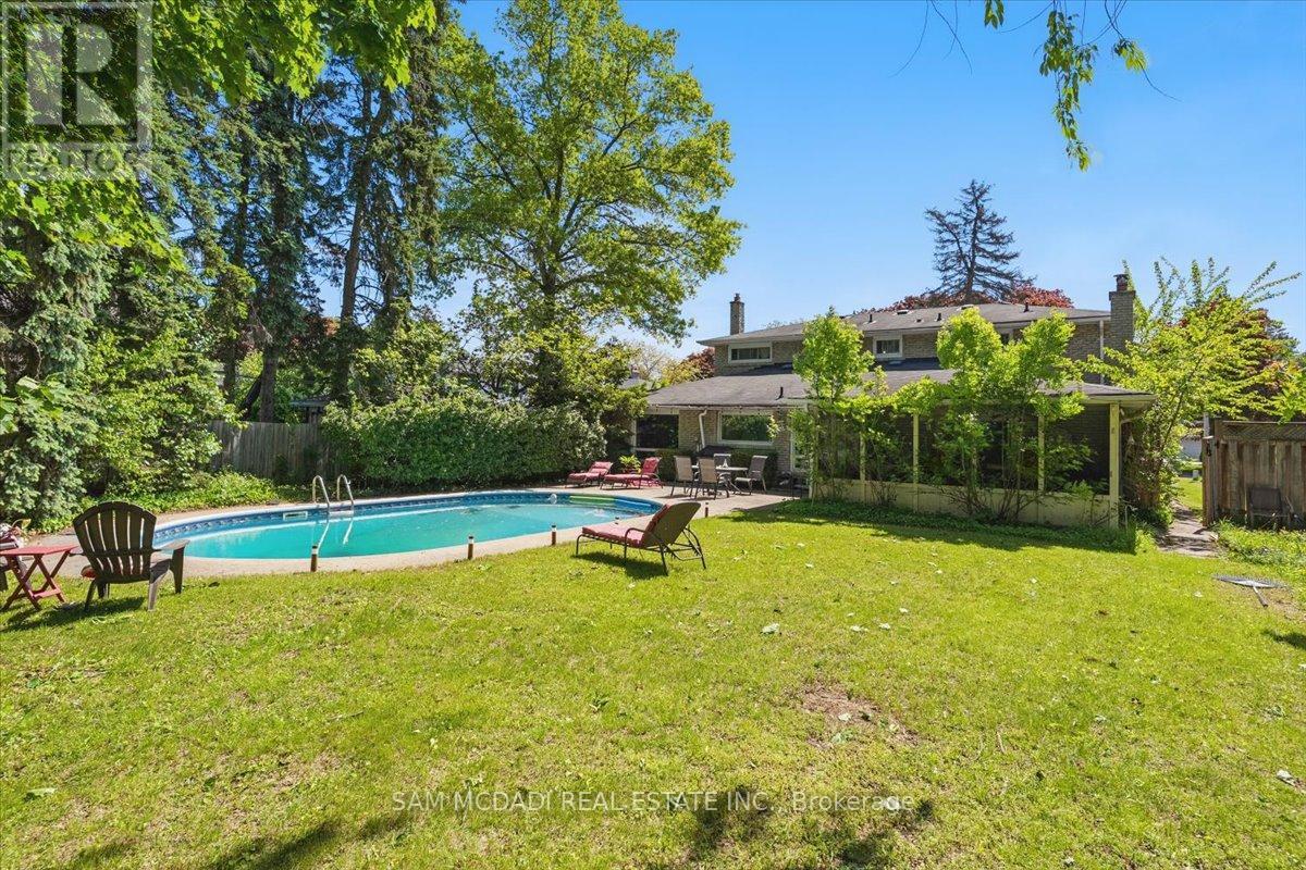 1571 Yew Street, Mississauga, Ontario  L5H 2C1 - Photo 8 - W12701634