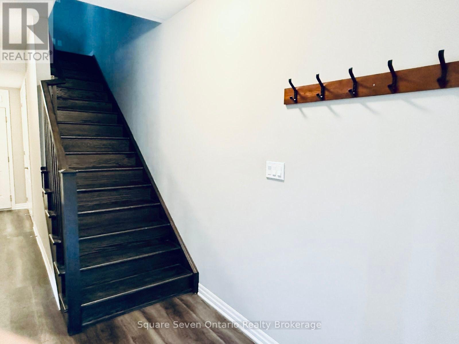 60 Kaitting Trail, Oakville, Ontario  L6M 5N5 - Photo 3 - W12701648