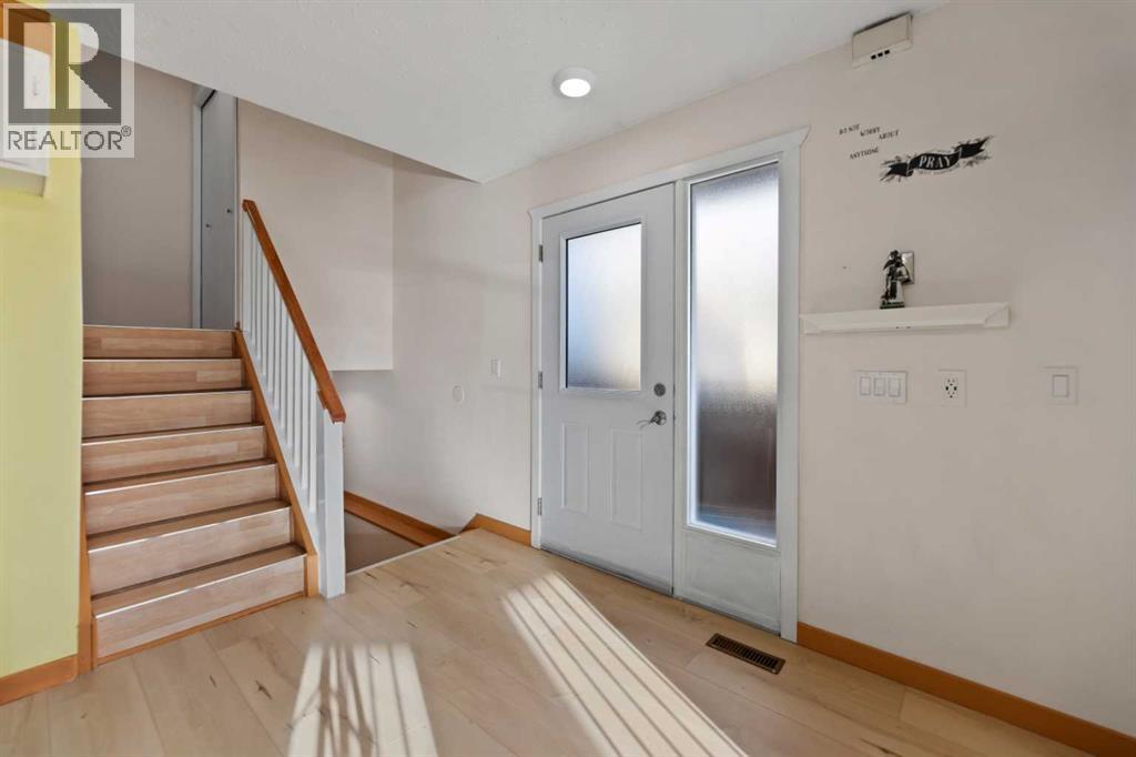 124 Falwood Crescent Ne, Calgary, Alberta  T3J 1E3 - Photo 3 - A2279618