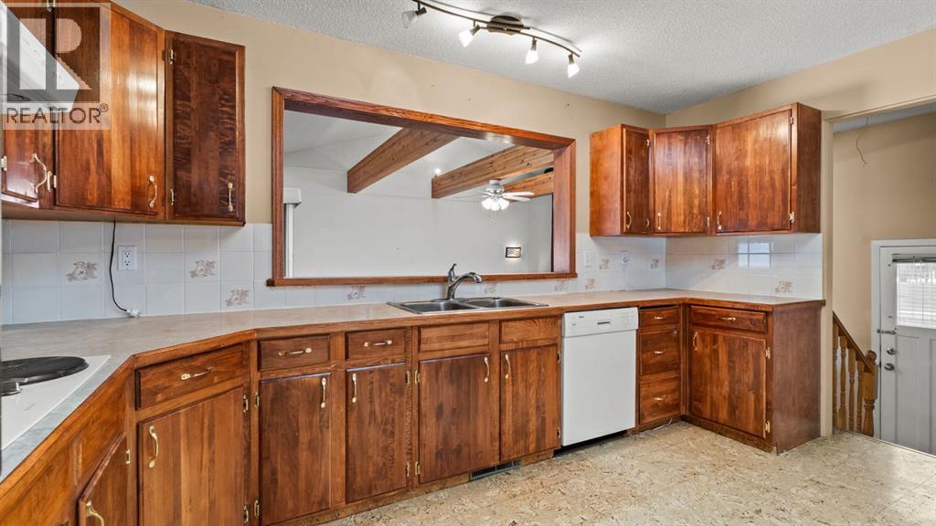 928 120 Avenue Se, Calgary, Alberta  T2J 2K7 - Photo 10 - A2279401