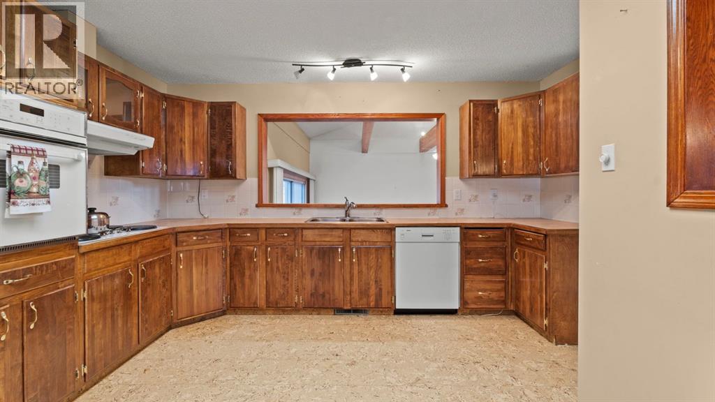 928 120 Avenue Se, Calgary, Alberta  T2J 2K7 - Photo 11 - A2279401