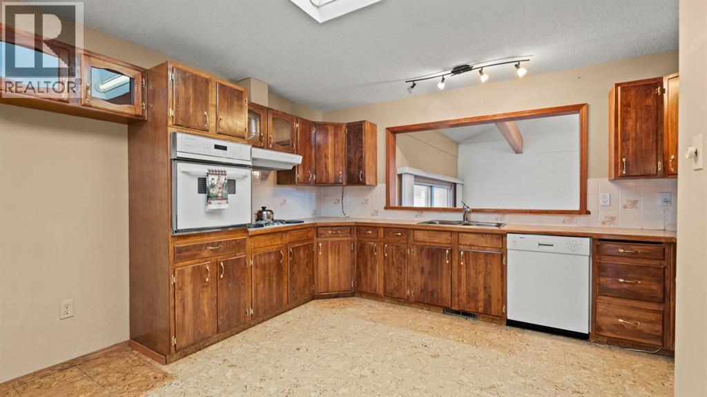 928 120 Avenue Se, Calgary, Alberta  T2J 2K7 - Photo 12 - A2279401