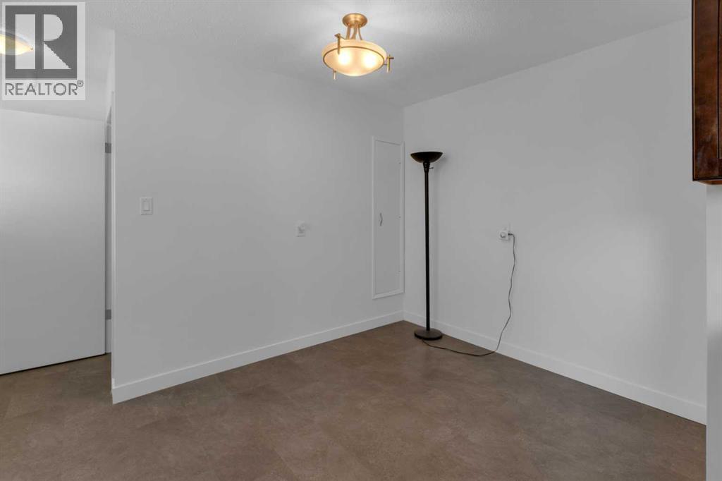 6312 Thorncliffe Drive Nw, Calgary, Alberta  T2K 3A7 - Photo 10 - A2278293