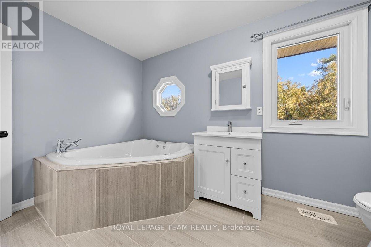 5410 Old Richmond Road, Ottawa, Ontario  K2R 1G7 - Photo 24 - X12701690