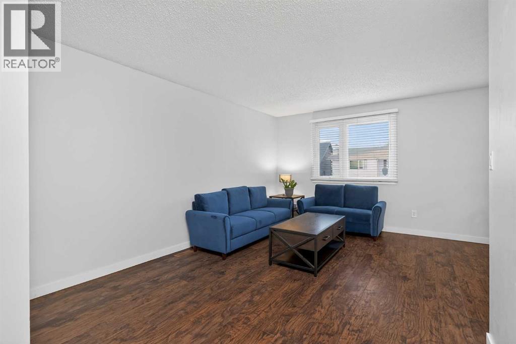 68 Cedarwood Hill Sw, Calgary, Alberta  T2W 3H5 - Photo 5 - A2277997