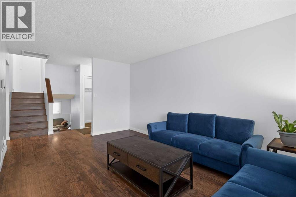 68 Cedarwood Hill Sw, Calgary, Alberta  T2W 3H5 - Photo 7 - A2277997