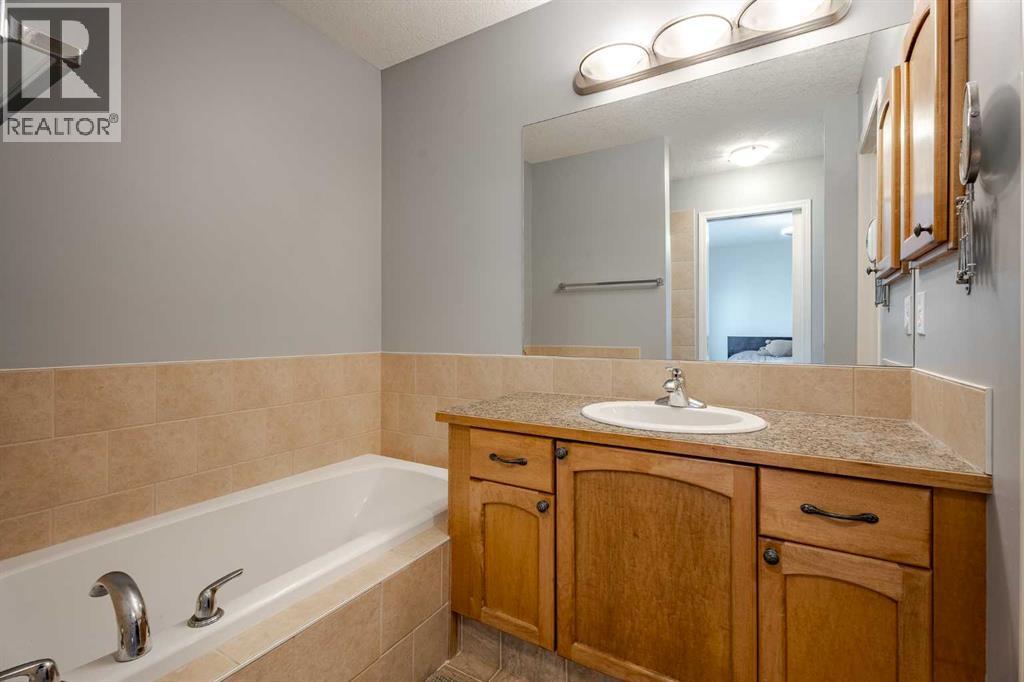 42 Bridlecrest Gardens Sw, Calgary, Alberta  T2Y 4Y4 - Photo 10 - A2278786