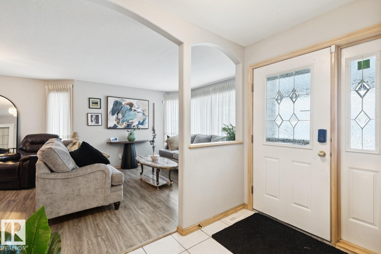 8617 158a Av Nw, Edmonton, Alberta  T5Z 3B7 - Photo 2 - E4470212