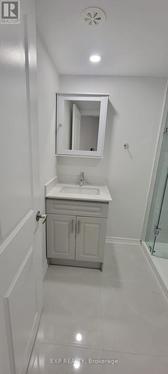 Lower - 25 Gemma Place, Brampton, Ontario  L6Z 0J5 - Photo 7 - W12701476