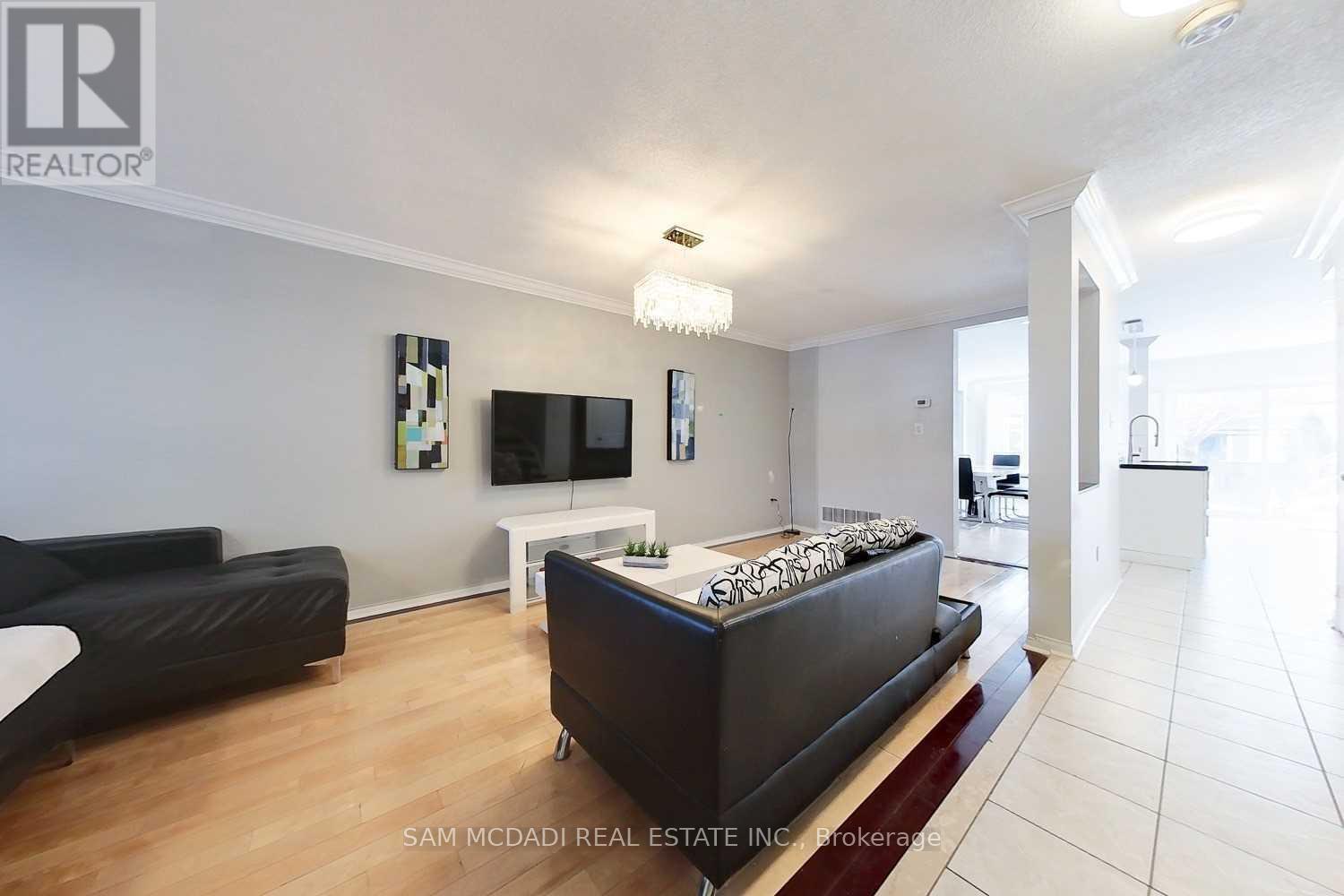 5940 Ridgecrest Trail, Mississauga, Ontario  L5V 2T4 - Photo 3 - W12701666