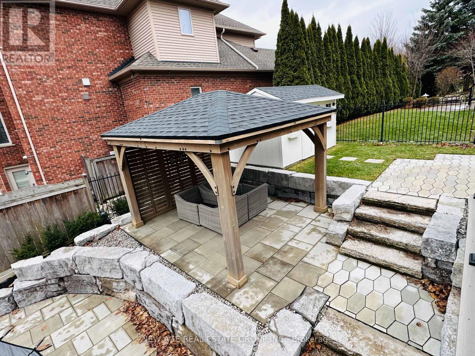 1088 Sturbridge Drive, Burlington, Ontario  L7P 5B5 - Photo 12 - W12701676