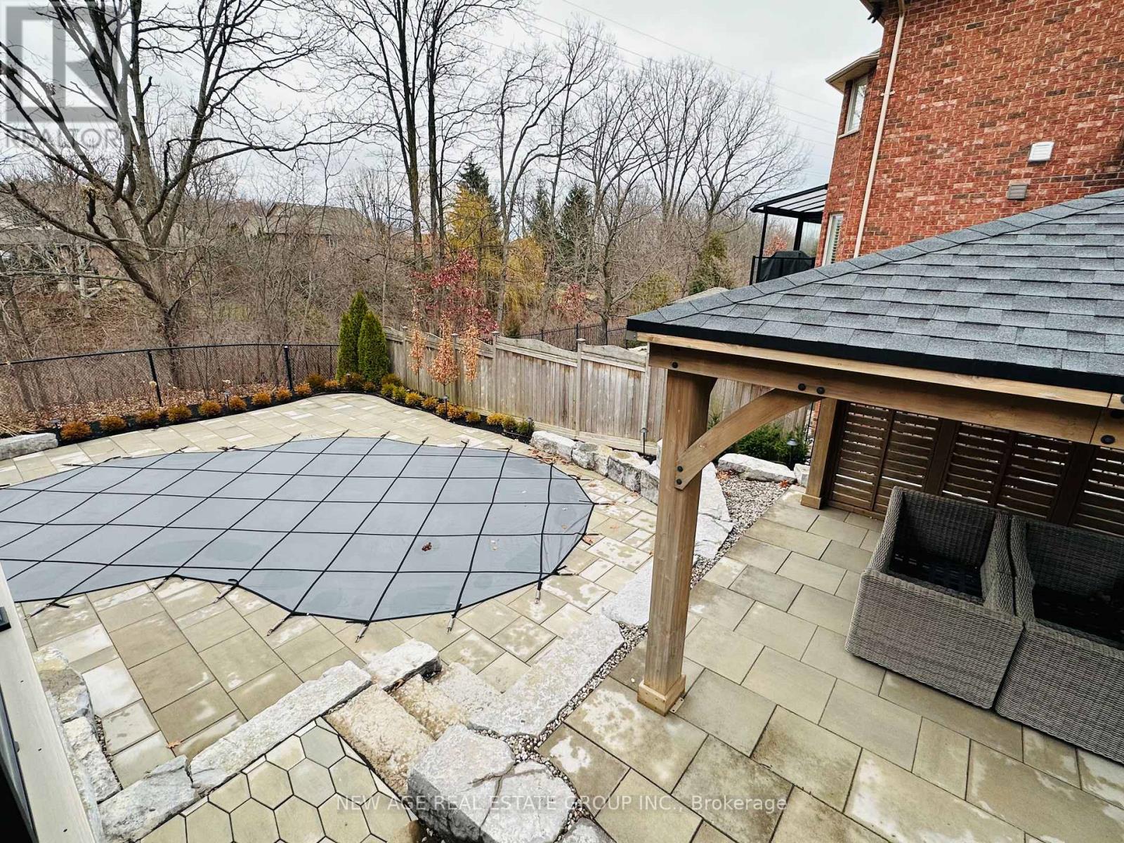 1088 Sturbridge Drive, Burlington, Ontario  L7P 5B5 - Photo 13 - W12701676