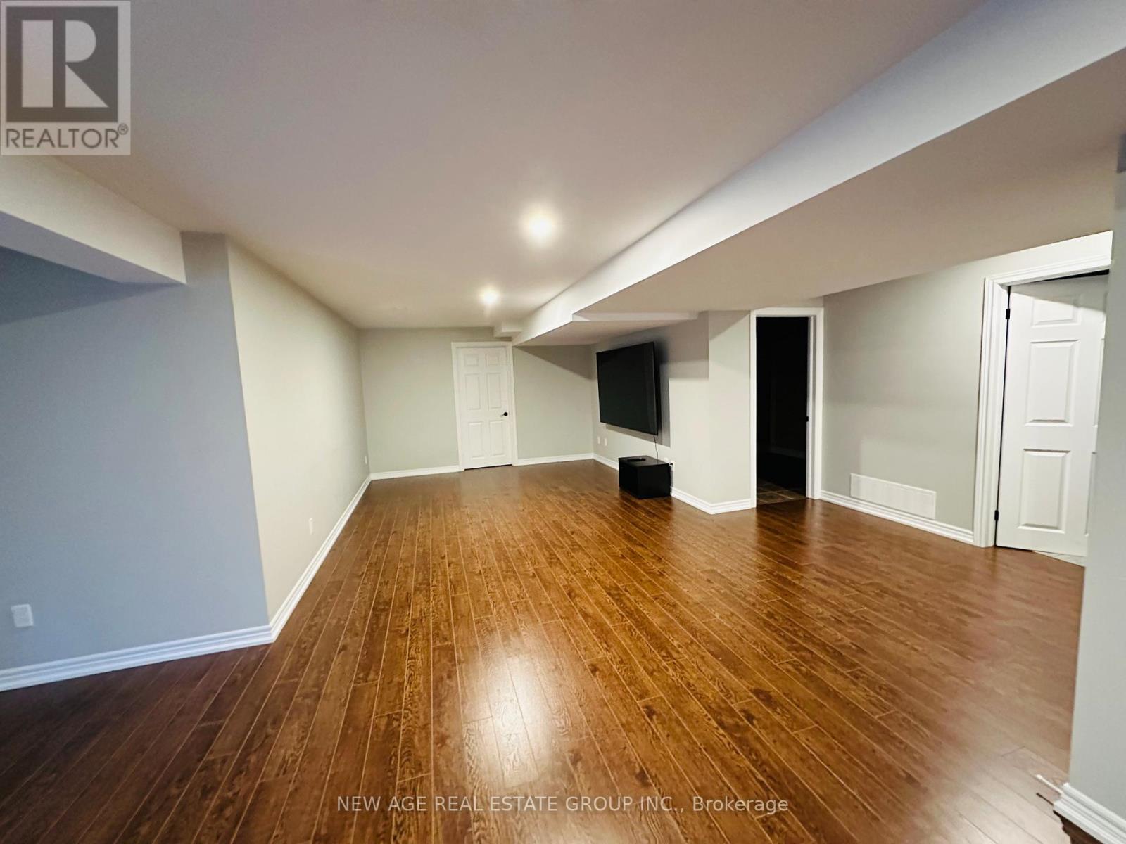 1088 Sturbridge Drive, Burlington, Ontario  L7P 5B5 - Photo 15 - W12701676