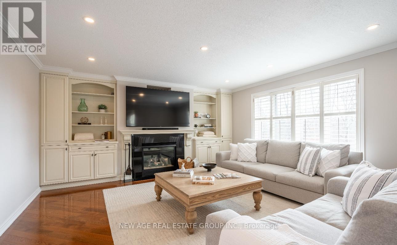 1088 Sturbridge Drive, Burlington, Ontario  L7P 5B5 - Photo 3 - W12701676