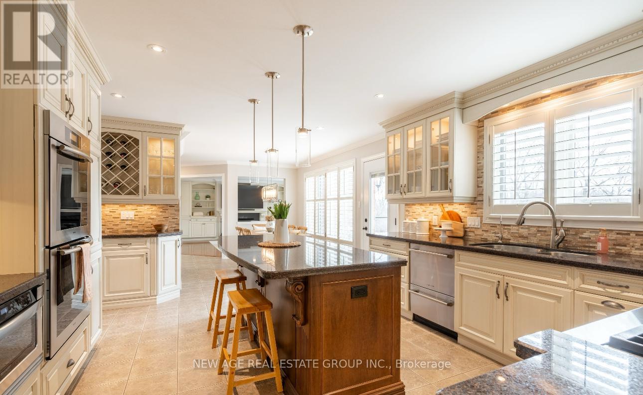 1088 Sturbridge Drive, Burlington, Ontario  L7P 5B5 - Photo 6 - W12701676