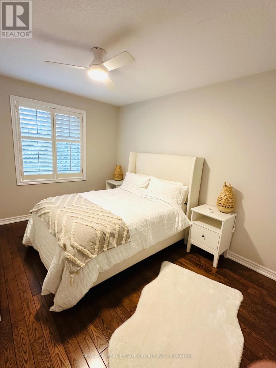 1088 Sturbridge Drive, Burlington, Ontario  L7P 5B5 - Photo 9 - W12701676