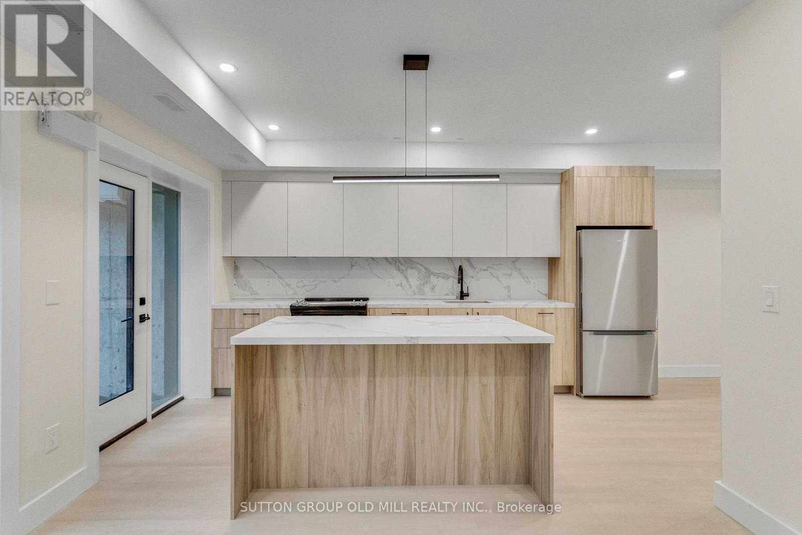 01 - 625 Harvie Avenue, Toronto, Ontario  M6E 4M4 - Photo 11 - W12701692