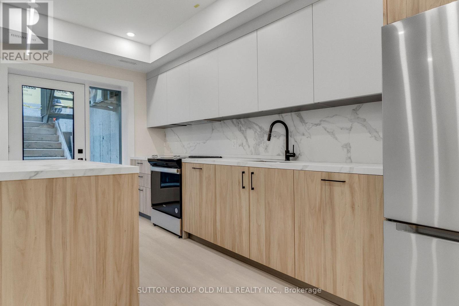 01 - 625 Harvie Avenue, Toronto, Ontario  M6E 4M4 - Photo 17 - W12701692