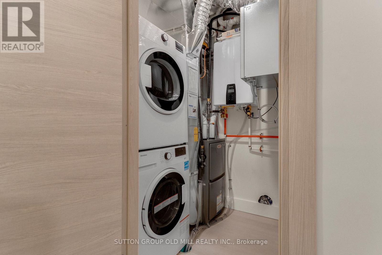 01 - 625 Harvie Avenue, Toronto, Ontario  M6E 4M4 - Photo 29 - W12701692