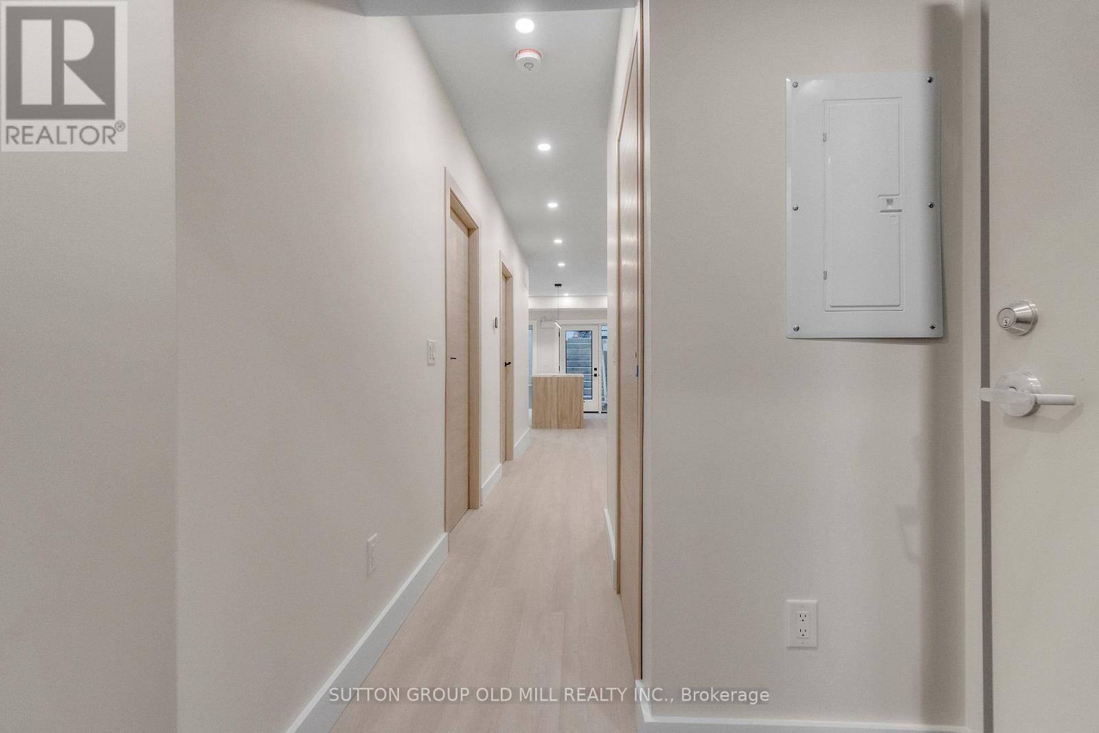 01 - 625 Harvie Avenue, Toronto, Ontario  M6E 4M4 - Photo 4 - W12701692