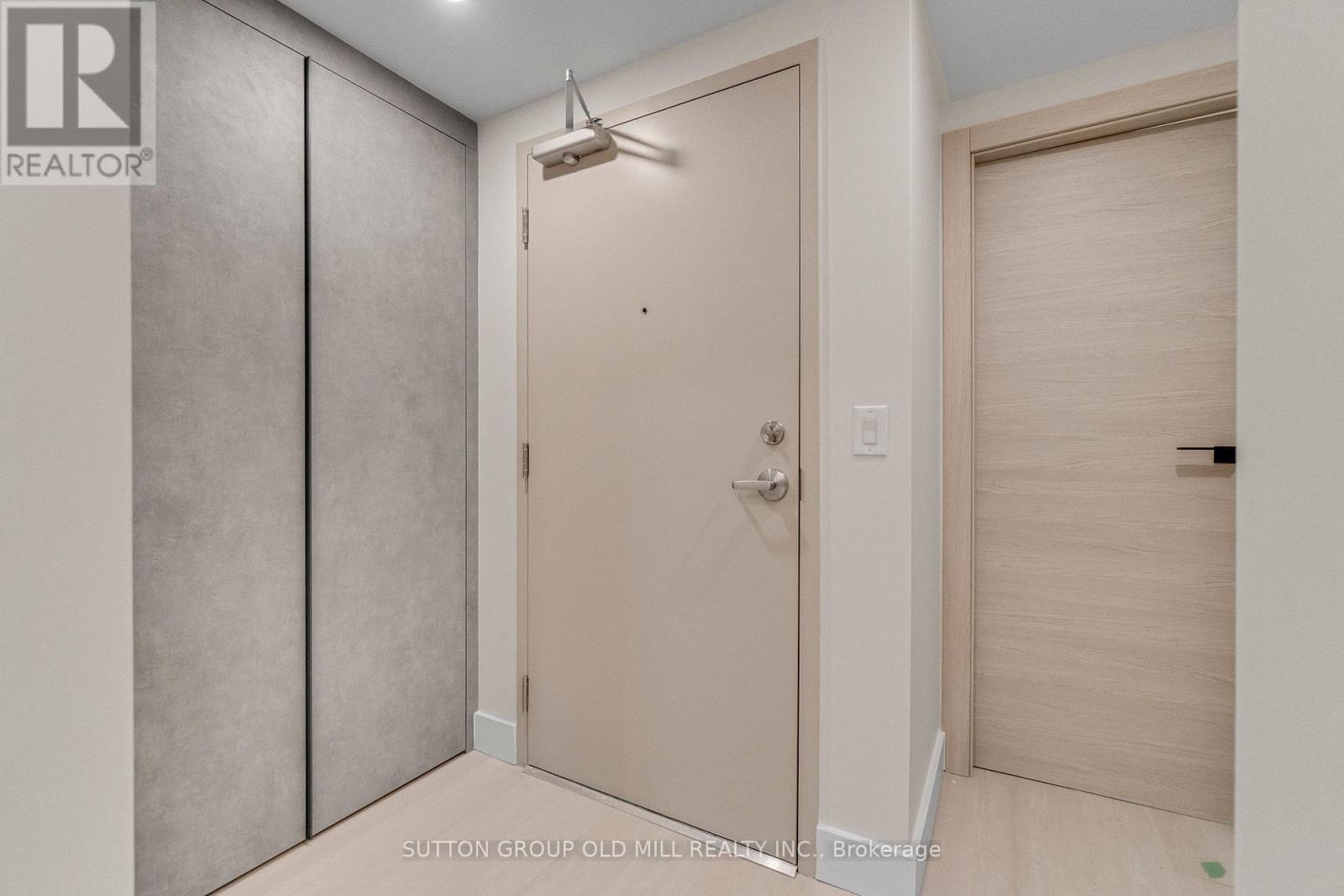 01 - 625 Harvie Avenue, Toronto, Ontario  M6E 4M4 - Photo 5 - W12701692