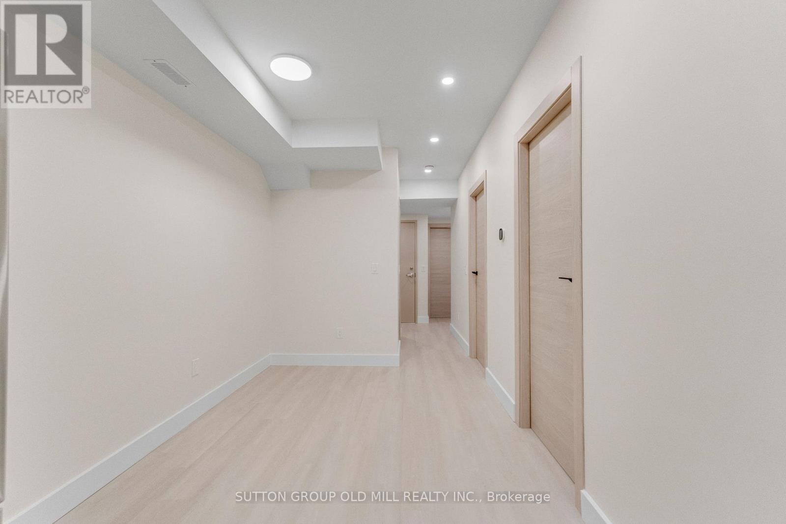 01 - 625 Harvie Avenue, Toronto, Ontario  M6E 4M4 - Photo 9 - W12701692