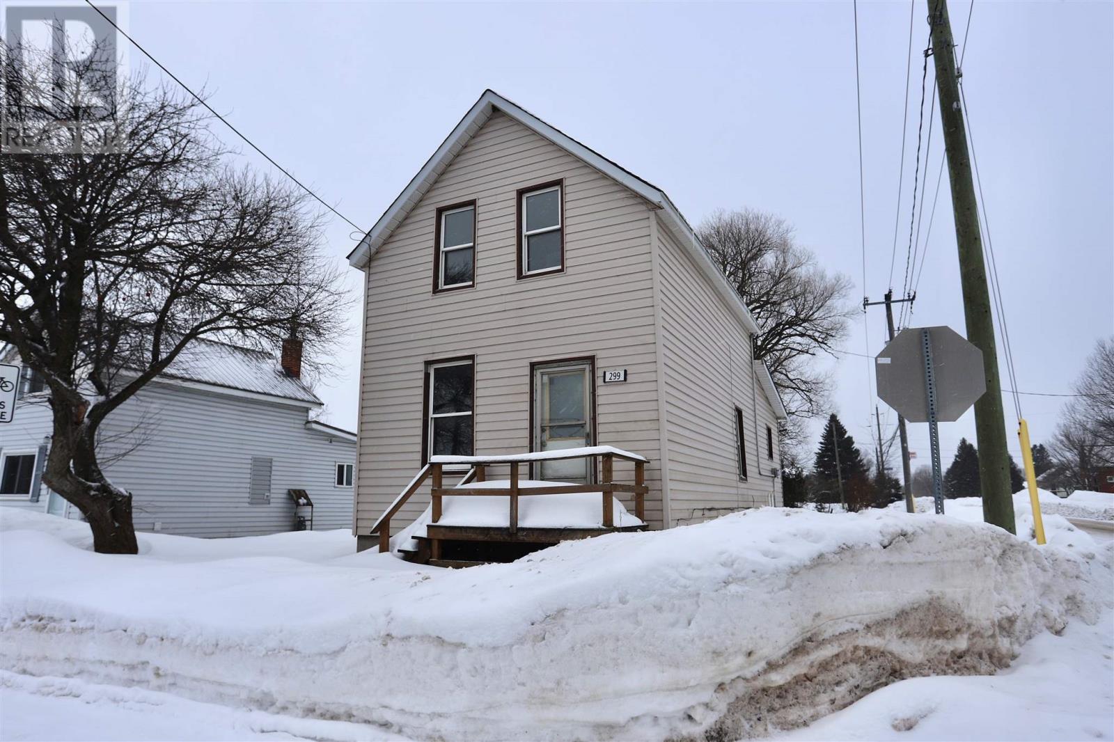 299 Goulais Ave, Sault Ste Marie, Ontario  P6C 5A2 - Photo 4 - SM260097
