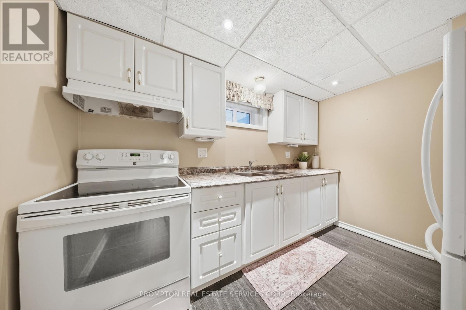 16 Fernwood Crescent, Hamilton, Ontario  L8T 3L1 - Photo 15 - X12701550