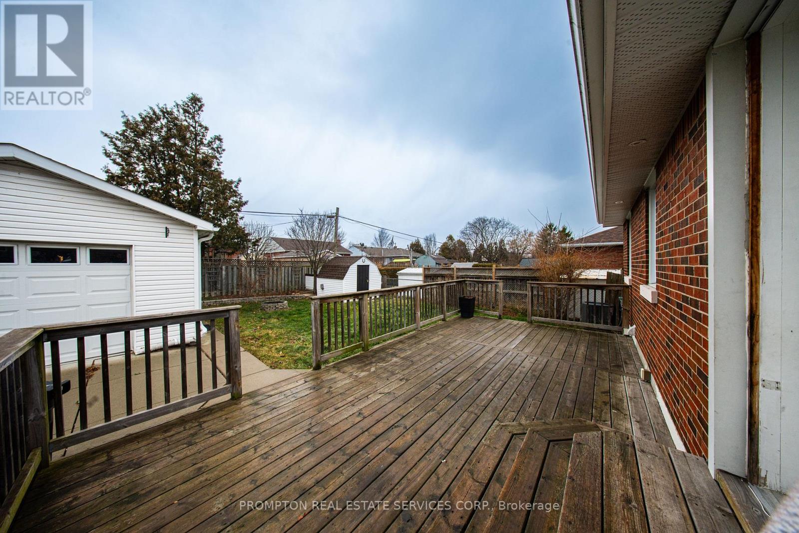 16 Fernwood Crescent, Hamilton, Ontario  L8T 3L1 - Photo 23 - X12701550