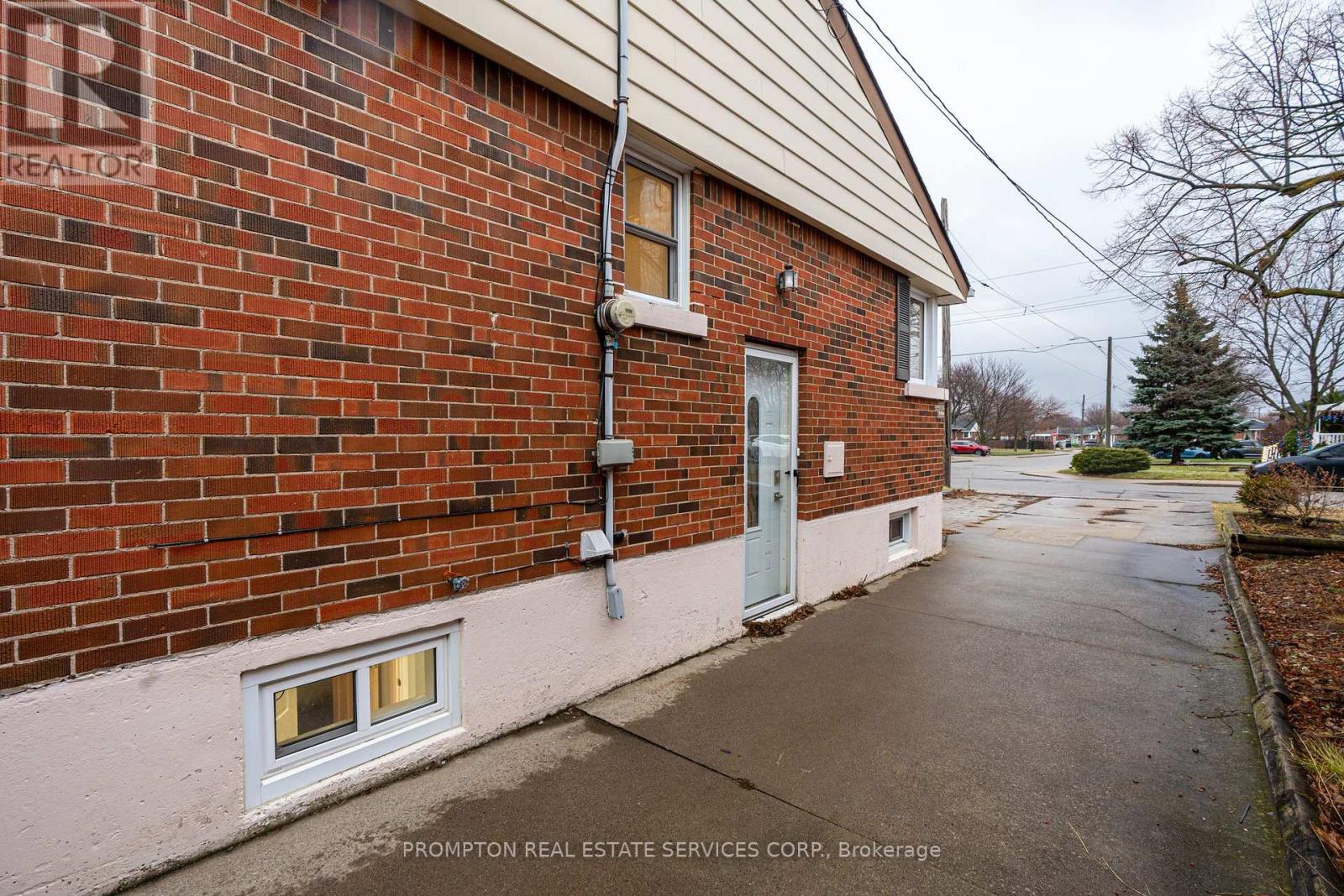 16 Fernwood Crescent, Hamilton, Ontario  L8T 3L1 - Photo 26 - X12701550