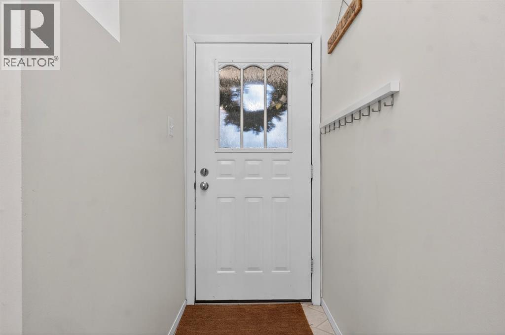 643 Strathcona Drive Sw, Calgary, Alberta  T3H 1K6 - Photo 2 - A2277598