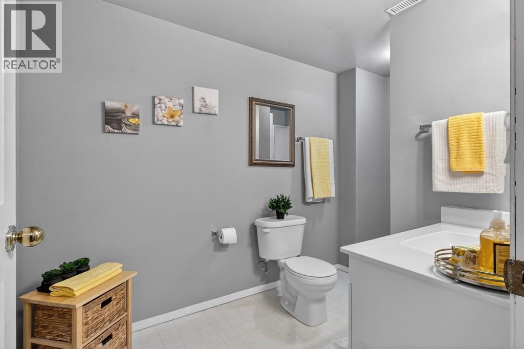 643 Strathcona Drive Sw, Calgary, Alberta  T3H 1K6 - Photo 32 - A2277598