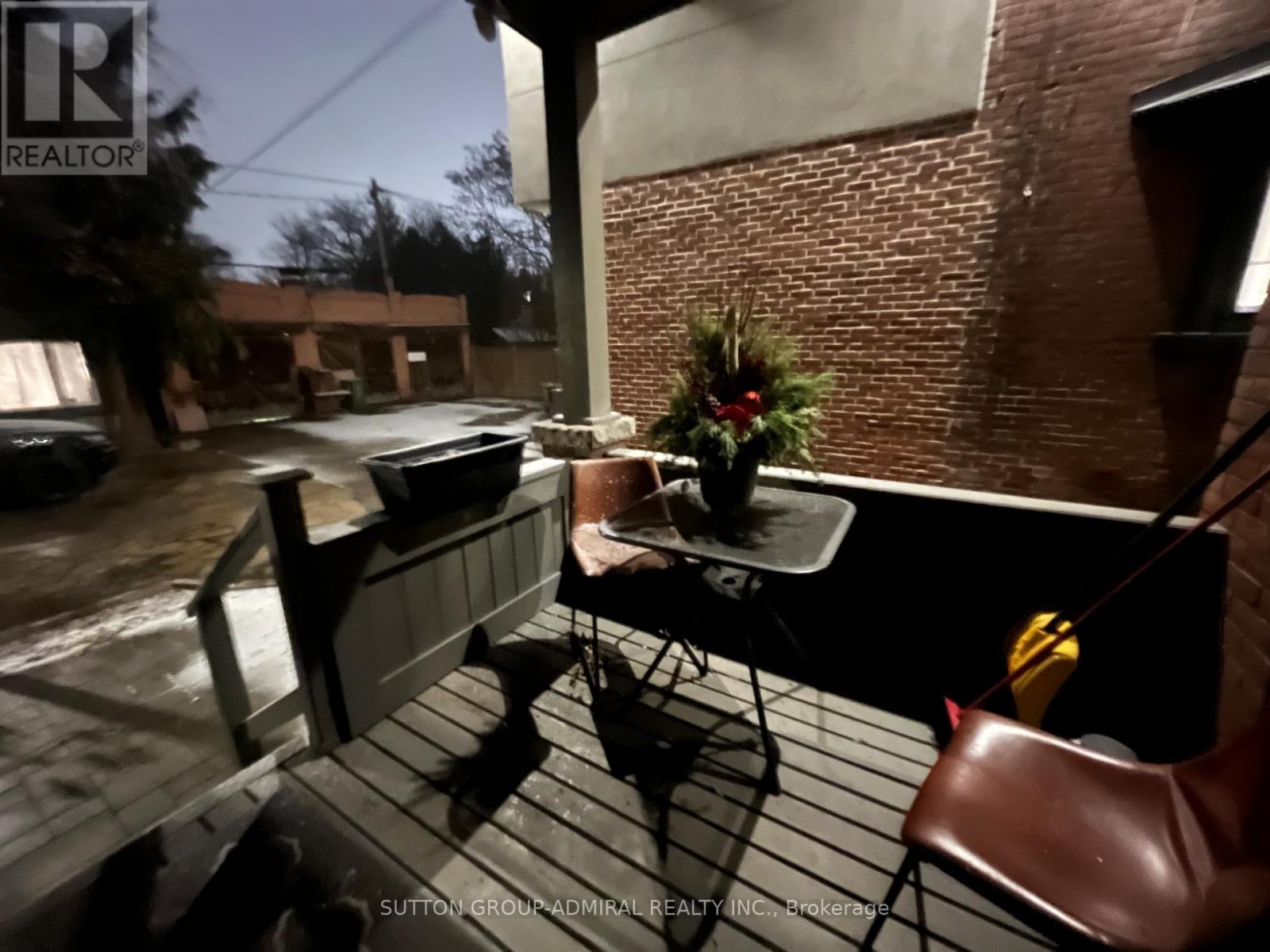 Back Studio Apartment - 335 Palmerston Boulevard, Toronto, Ontario  M6G 2N5 - Photo 3 - C12635008