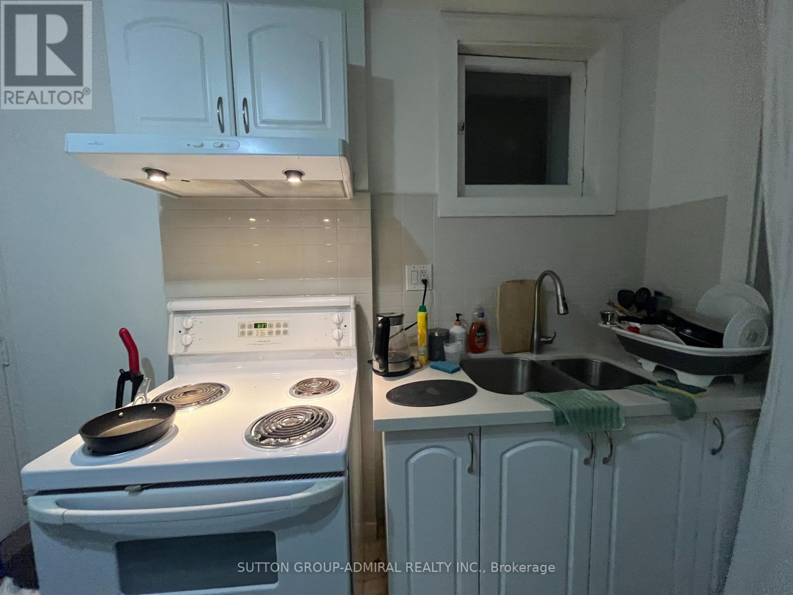 Back Studio Apartment - 335 Palmerston Boulevard, Toronto, Ontario  M6G 2N5 - Photo 7 - C12635008