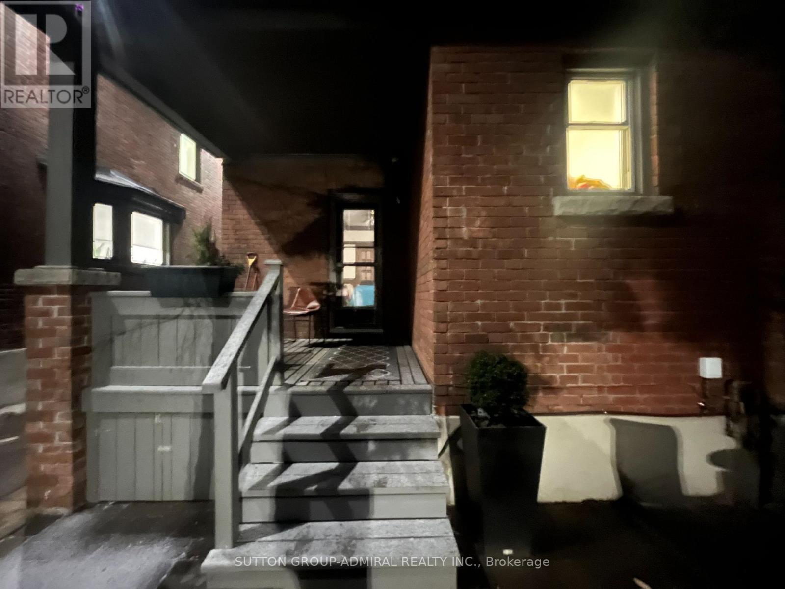 Back Studio Apartment - 335 Palmerston Boulevard, Toronto, Ontario  M6G 2N5 - Photo 4 - C12635008