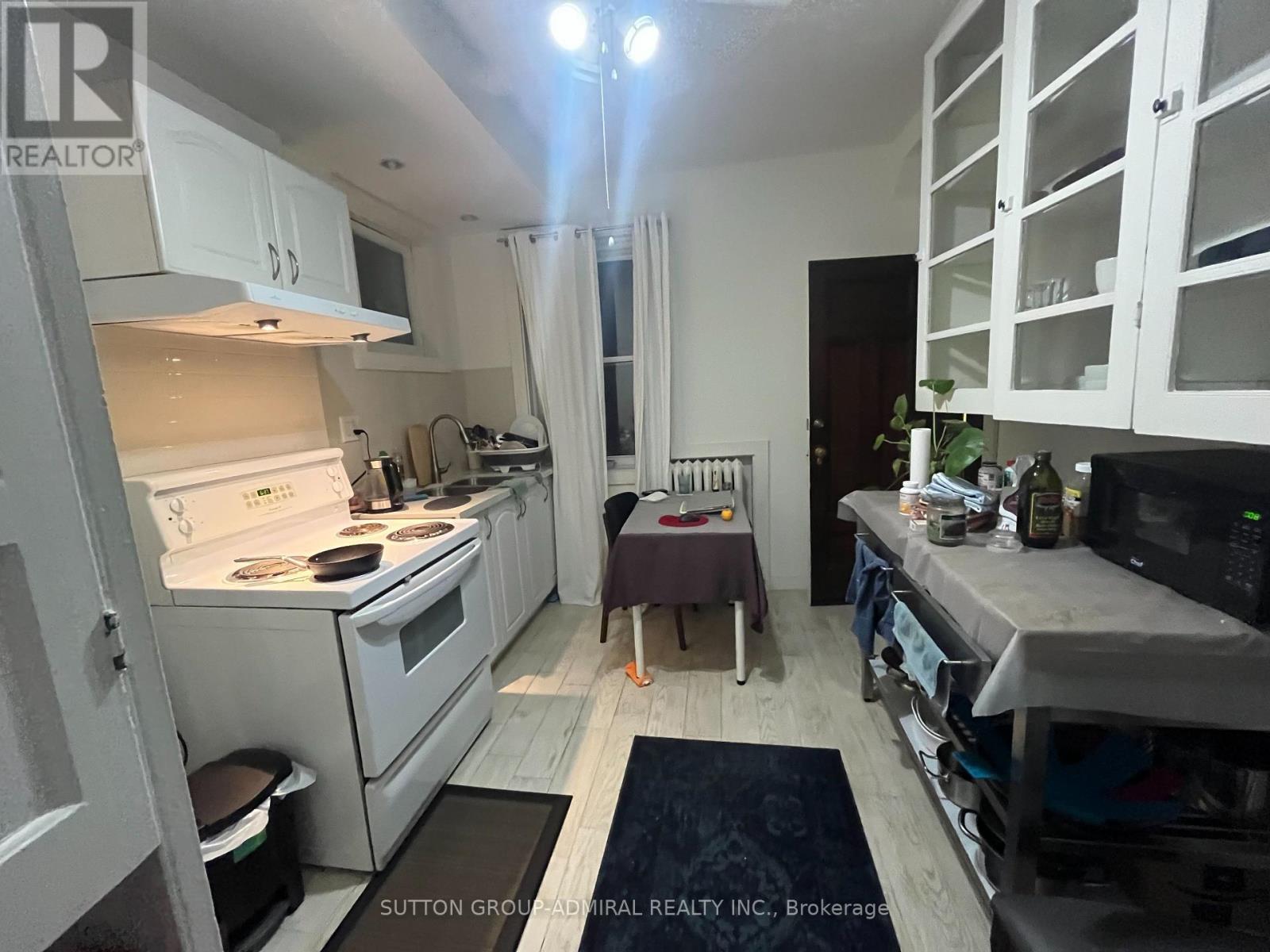 Back Studio Apartment - 335 Palmerston Boulevard, Toronto, Ontario  M6G 2N5 - Photo 6 - C12635008