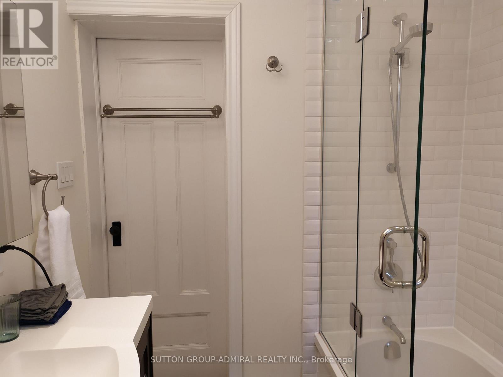 Back Studio Apartment - 335 Palmerston Boulevard, Toronto, Ontario  M6G 2N5 - Photo 10 - C12635008
