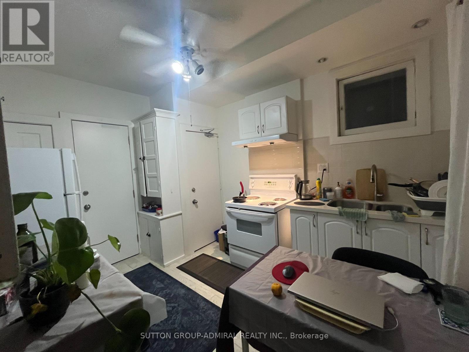 Back Studio Apartment - 335 Palmerston Boulevard, Toronto, Ontario  M6G 2N5 - Photo 8 - C12635008