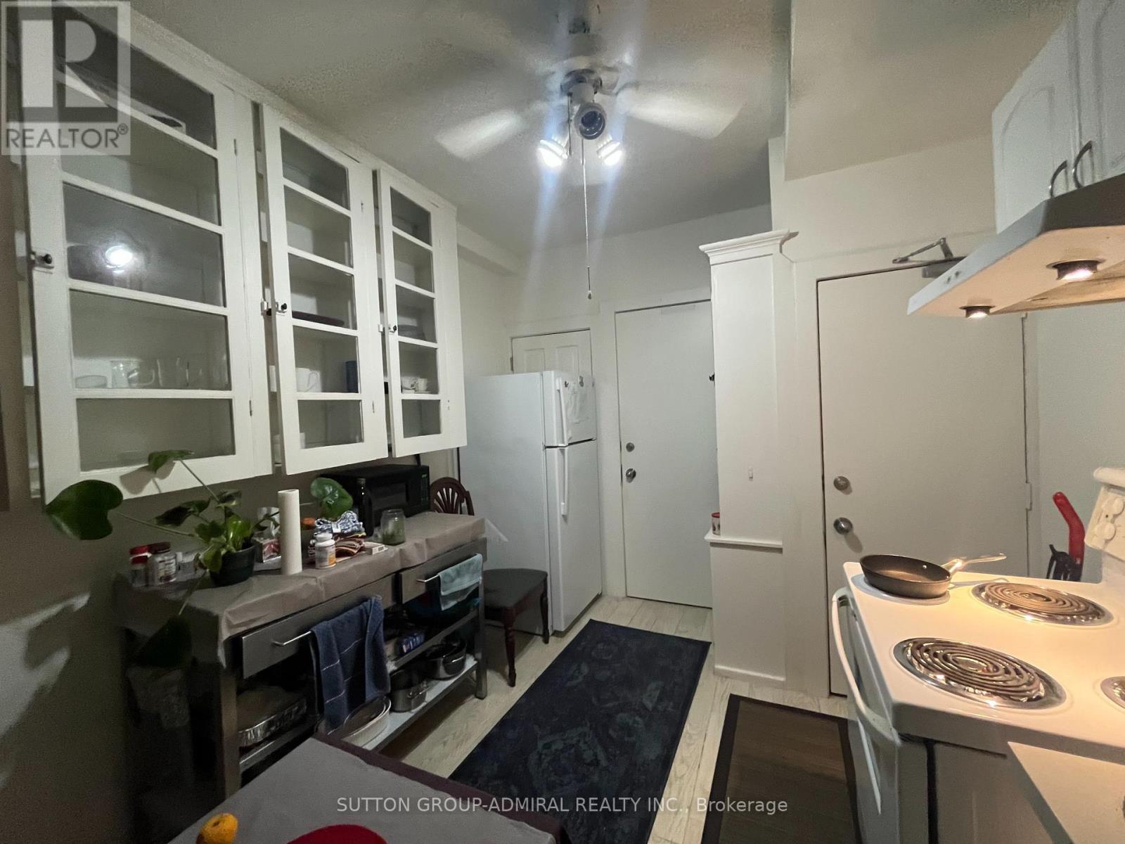 Back Studio Apartment - 335 Palmerston Boulevard, Toronto, Ontario  M6G 2N5 - Photo 5 - C12635008